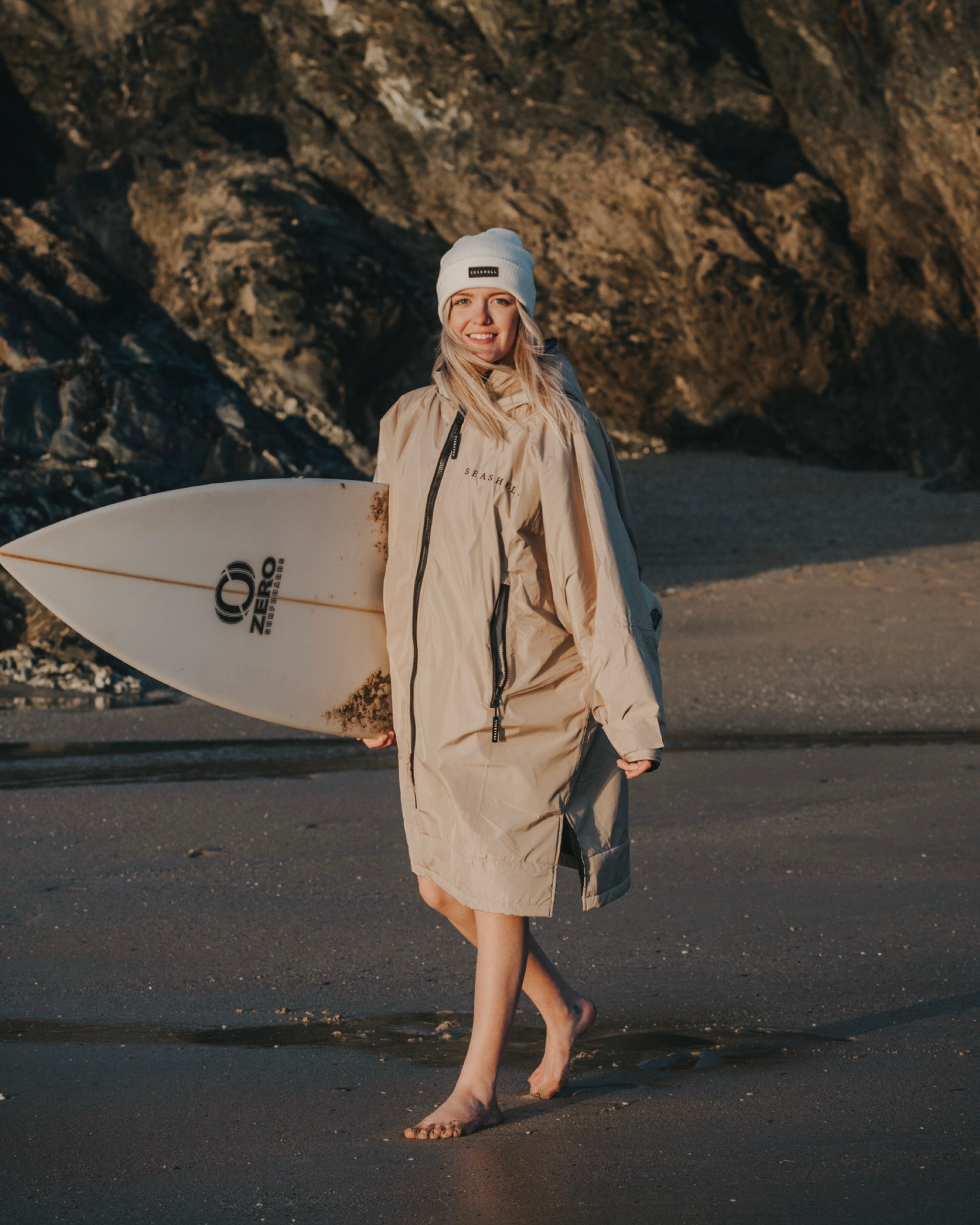 Changing Robe Sand – female model