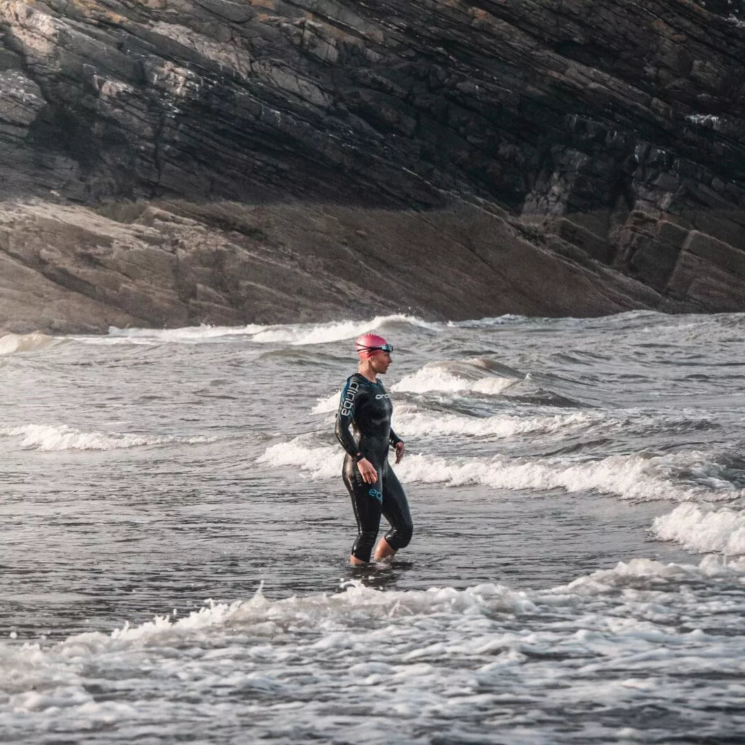 How to get into a wetsuit - Wetsuit Guide. - SEASHELL®