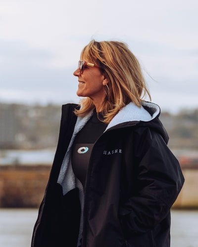 Changing Robe Black – female model