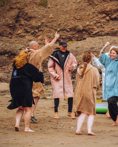 Changing Robe Pebble Pink – male model