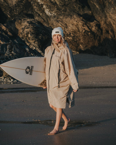 Changing Robe Sand – female model